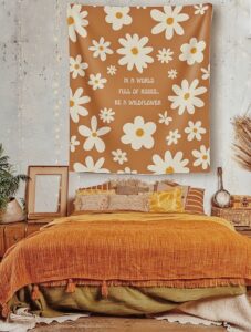 Daisy-themed wall tapestry